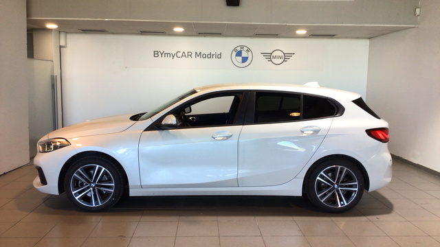 BMW Serie 1 118d color Blanco. Año 2022. 110KW(150CV). Diésel. En concesionario BYmyCAR Madrid - Alcalá de Madrid