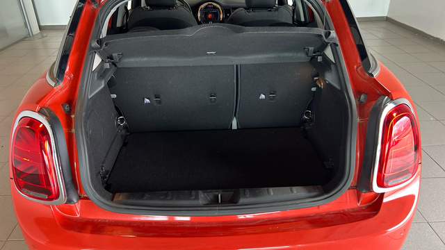 fotoG 10 del MINI MINI 5 Puertas Cooper 100 kW (136 CV) 136cv Gasolina del 2019 en Madrid