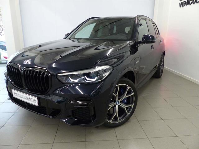 BMW X5 xDrive45e color Negro. Año 2021. 290KW(394CV). Híbrido Electro/Gasolina. En concesionario Lurauto - Gipuzkoa de Guipuzcoa