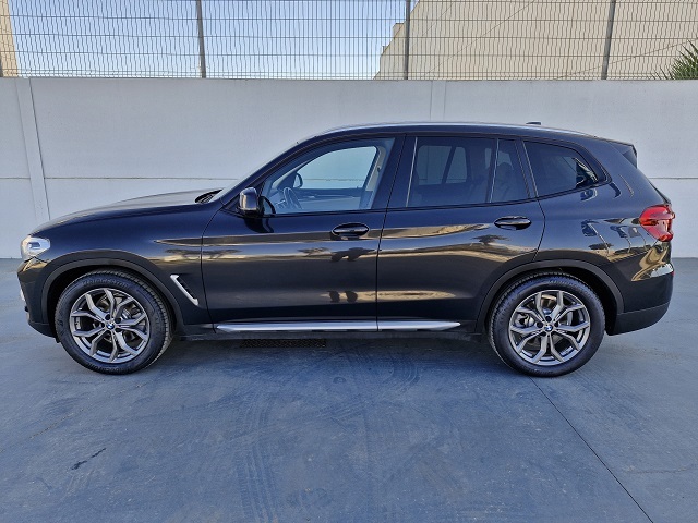 BMW X3 xDrive20d color Gris. Año 2021. 140KW(190CV). Diésel. En concesionario Movitransa Cars Huelva de Huelva