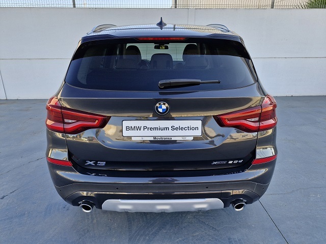 BMW X3 xDrive20d color Gris. Año 2021. 140KW(190CV). Diésel. En concesionario Movitransa Cars Huelva de Huelva