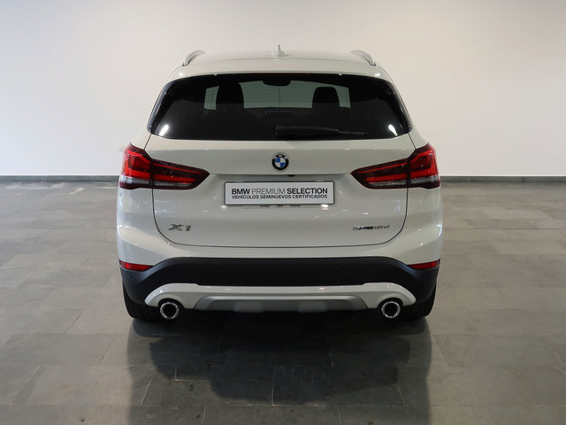 BMW X1 sDrive18d color Blanco. Año 2021. 110KW(150CV). Diésel. En concesionario Autogal de Ourense