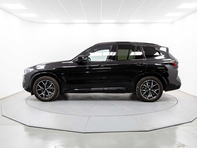 BMW X3 sDrive18d color Negro. Año 2023. 110KW(150CV). Diésel. En concesionario Móvil Begar Alicante de Alicante