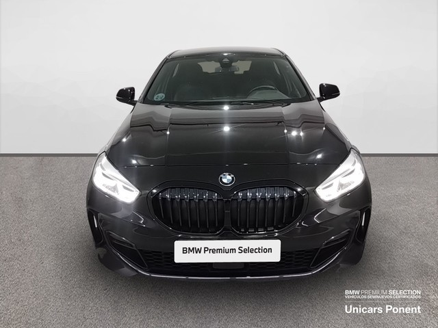 BMW Serie 1 118d color Negro. Año 2024. 110KW(150CV). Diésel. En concesionario Unicars Ponent de Lleida