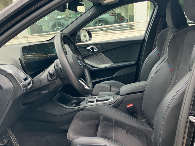 BMW Serie 1 118d color Negro. Año 2024. 110KW(150CV). Diésel. En concesionario Proa Premium Palma de Illes Balears