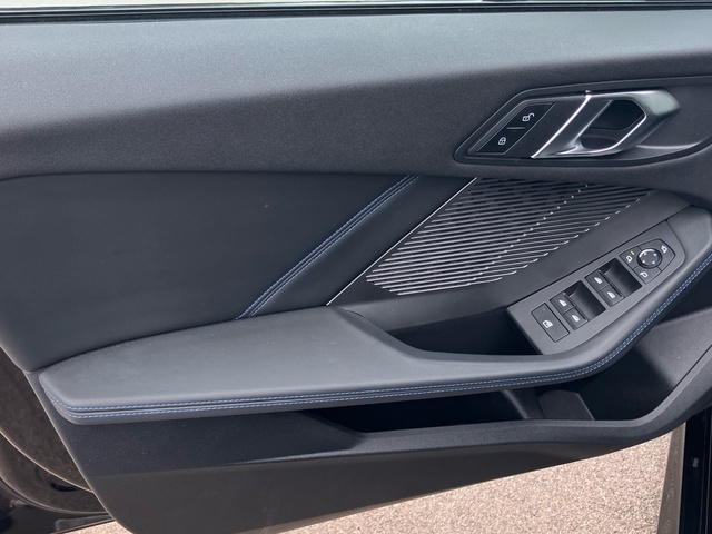 BMW Serie 1 118d color Negro. Año 2024. 110KW(150CV). Diésel. En concesionario Proa Premium Palma de Illes Balears