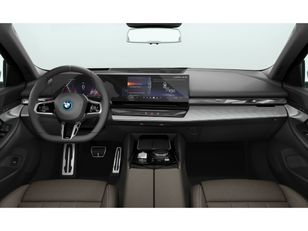 Fotos de BMW i5 xDrive40 color Gris. Año 2024. 290KW(394CV). Eléctrico. En concesionario Motri Motor Jaén de Jaén