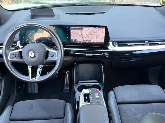 BMW Serie 2 218d Active Tourer color Verde. Año 2024. 110KW(150CV). Diésel. En concesionario Celtamotor Vigo de Pontevedra