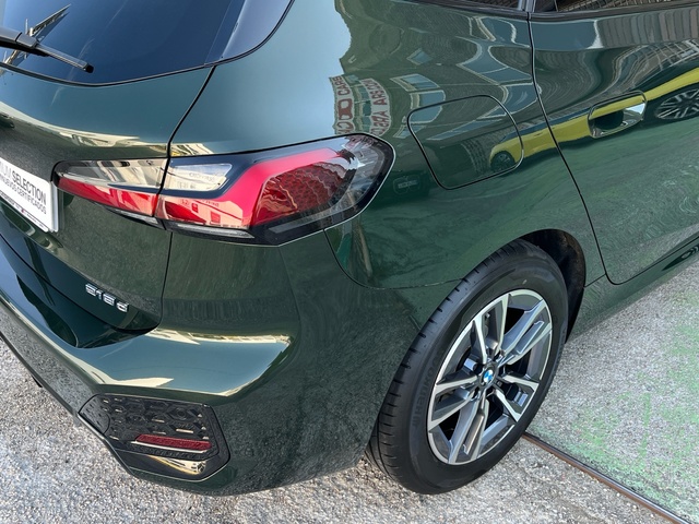 BMW Serie 2 218d Active Tourer color Verde. Año 2024. 110KW(150CV). Diésel. En concesionario Celtamotor Vigo de Pontevedra