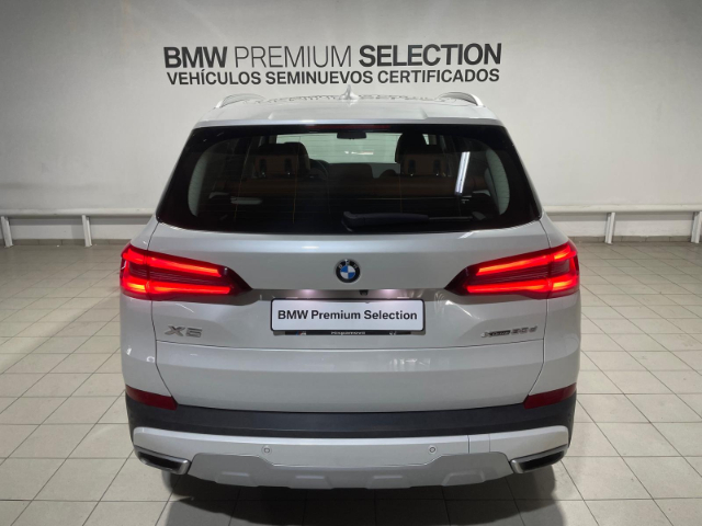BMW X5 xDrive30d color Blanco. Año 2022. 210KW(286CV). Diésel. En concesionario Hispamovil, Orihuela de Alicante