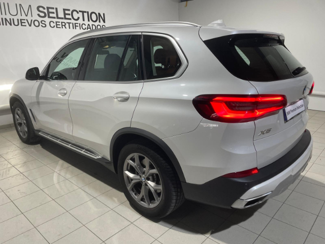 BMW X5 xDrive30d color Blanco. Año 2022. 210KW(286CV). Diésel. En concesionario Hispamovil, Orihuela de Alicante