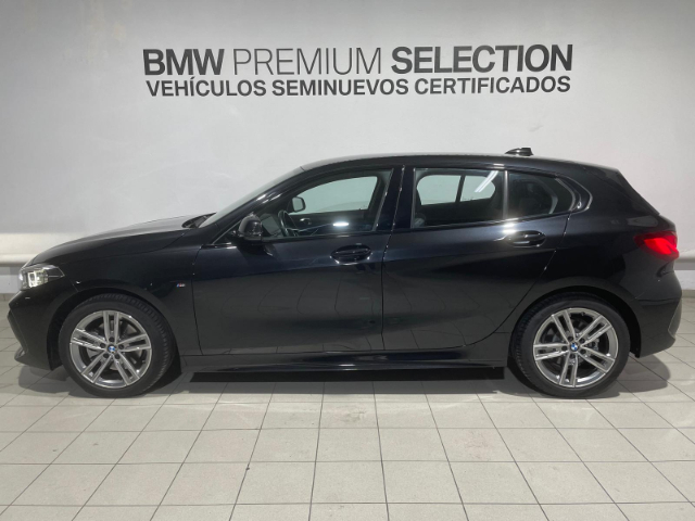 BMW Serie 1 118d color Negro. Año 2024. 110KW(150CV). Diésel. En concesionario Hispamovil Elche de Alicante