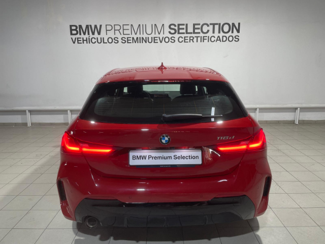 BMW Serie 1 116d color Rojo. Año 2024. 85KW(116CV). Diésel. En concesionario Hispamovil, Torrevieja de Alicante