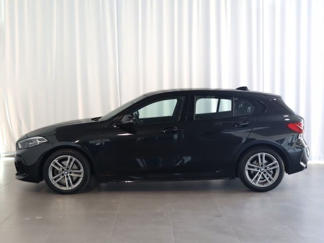 BMW Serie 1 118d color Negro. Año 2024. 110KW(150CV). Diésel. En concesionario Pruna Motor de Barcelona