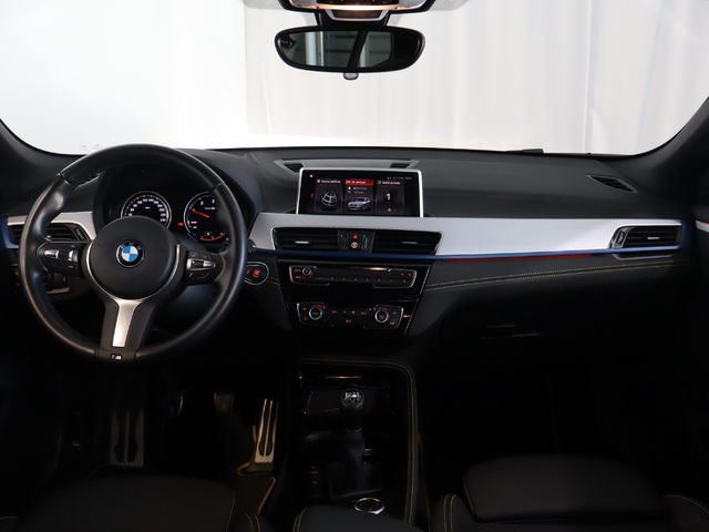BMW X2 sDrive16d color Negro. Año 2024. 85KW(116CV). Diésel. En concesionario Pruna Motor de Barcelona