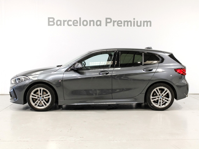 BMW Serie 1 118i color Gris. Año 2020. 103KW(140CV). Gasolina. En concesionario Barcelona Premium -- GRAN VIA de Barcelona