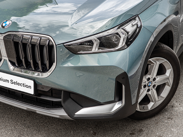 BMW X1 sDrive18d color Verde. Año 2024. 110KW(150CV). Diésel. En concesionario Caetano Cuzco Raimundo Fernandez Villaverde, 45 de Madrid