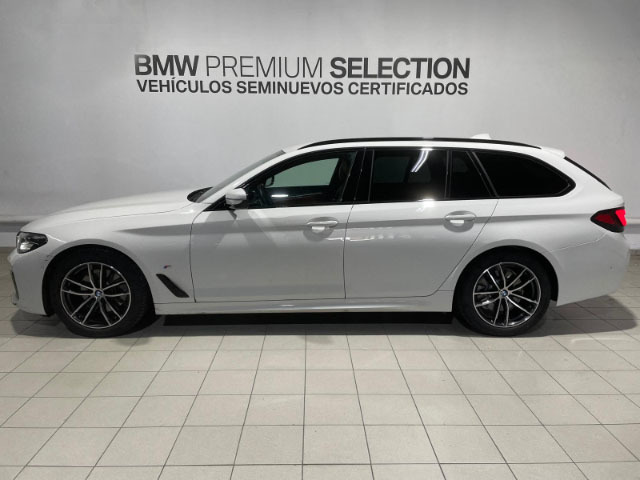 BMW Serie 5 520d Touring color Blanco. Año 2024. 140KW(190CV). Diésel. En concesionario Hispamovil Elche de Alicante