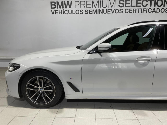 BMW Serie 5 520d Touring color Blanco. Año 2024. 140KW(190CV). Diésel. En concesionario Hispamovil Elche de Alicante