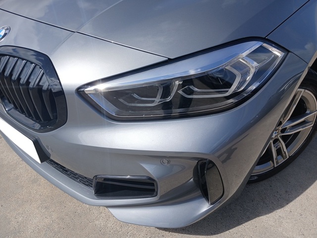 BMW Serie 1 118i color Gris. Año 2023. 103KW(140CV). Gasolina. En concesionario Enekuri Motor de Vizcaya