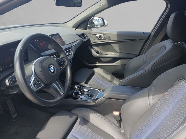 BMW Serie 1 118i color Gris. Año 2023. 103KW(140CV). Gasolina. En concesionario Enekuri Motor de Vizcaya