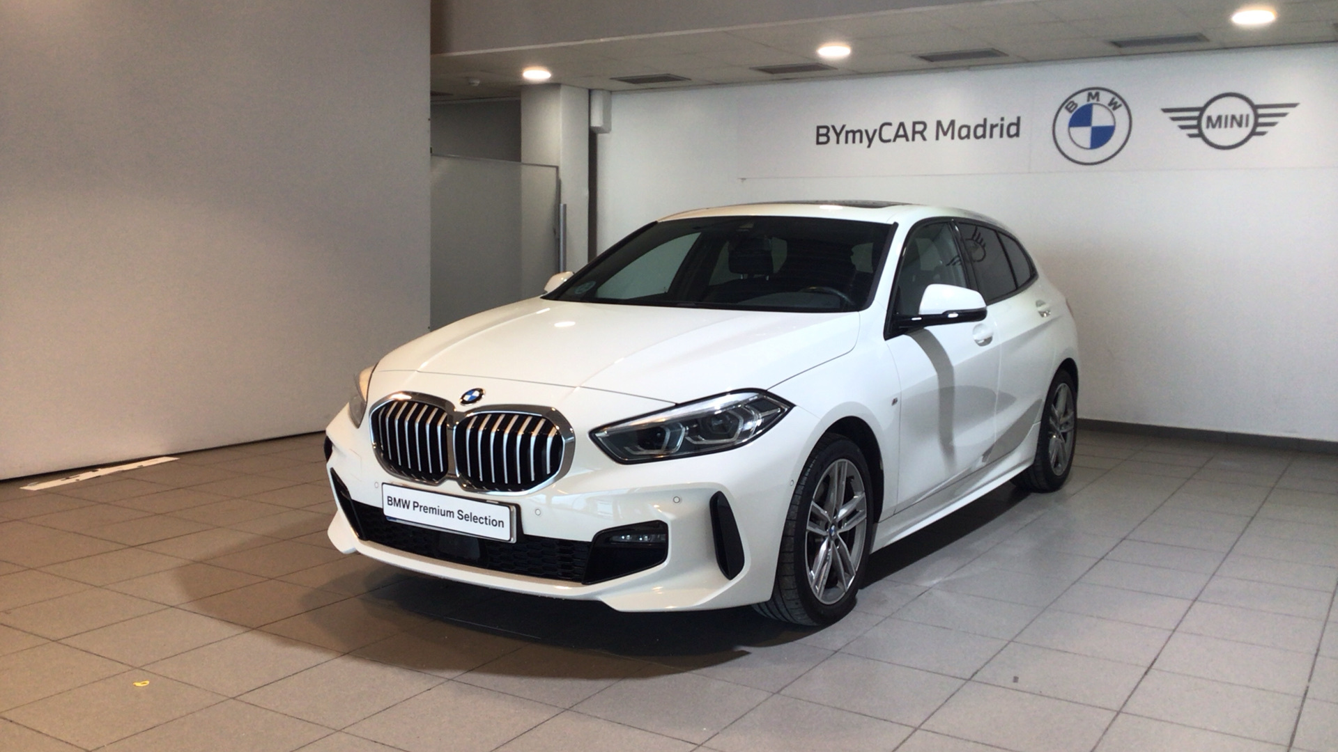 BMW Serie 1 118i color Blanco. Año 2022. 103KW(140CV). Gasolina. En concesionario BYmyCAR Madrid - Alcalá de Madrid