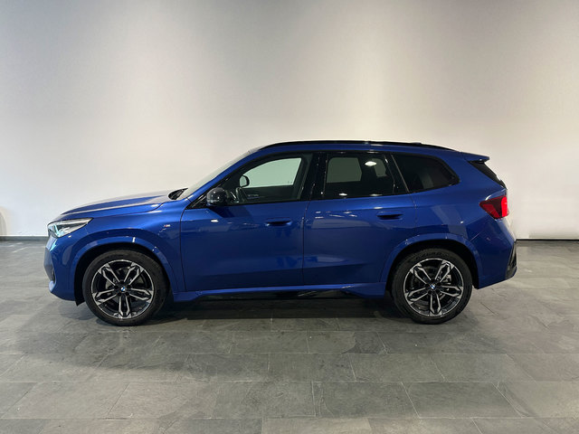 BMW X1 sDrive18d color Azul. Año 2024. 110KW(150CV). Diésel. En concesionario Autogal de Ourense