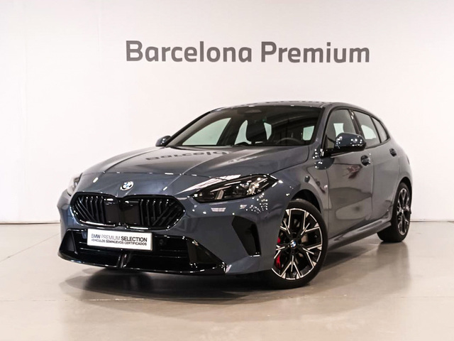 BMW Serie 1 120d color Gris. Año 2024. 120KW(163CV). Diésel. En concesionario Barcelona Premium -- GRAN VIA de Barcelona