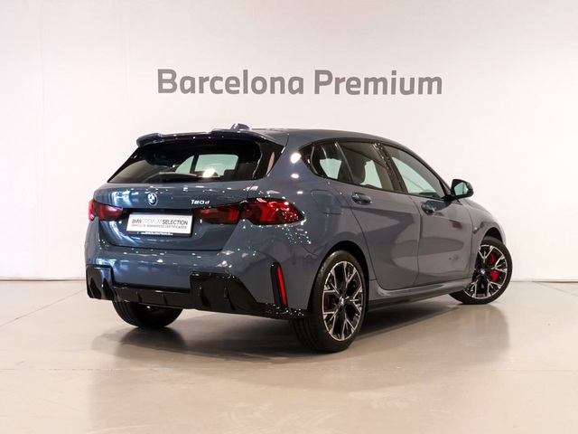 BMW Serie 1 120d color Gris. Año 2024. 120KW(163CV). Diésel. En concesionario Barcelona Premium -- GRAN VIA de Barcelona