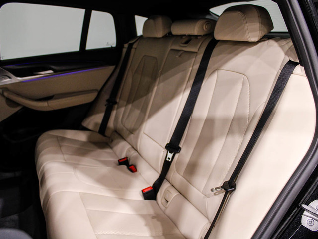 BMW X4 xDrive20d color Negro. Año 2024. 140KW(190CV). Diésel. En concesionario Barcelona Premium -- GRAN VIA de Barcelona