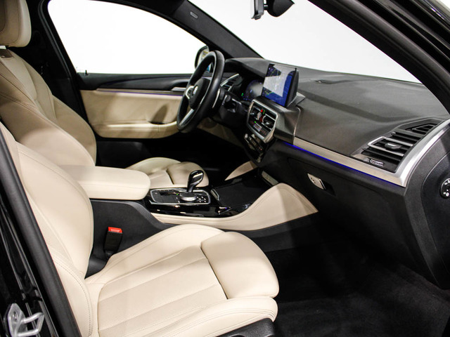 BMW X4 xDrive20d color Negro. Año 2024. 140KW(190CV). Diésel. En concesionario Barcelona Premium -- GRAN VIA de Barcelona