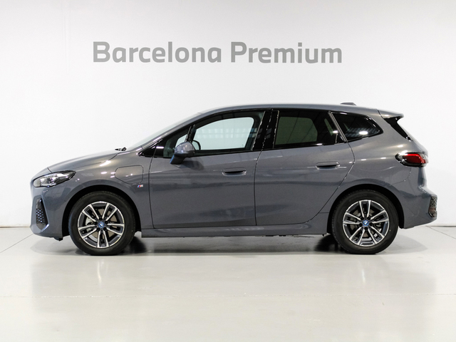 BMW Serie 2 225e Active Tourer color Gris. Año 2024. 180KW(245CV). Híbrido Electro/Gasolina. En concesionario Barcelona Premium -- GRAN VIA de Barcelona