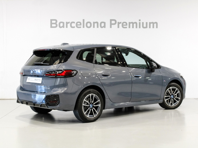 BMW Serie 2 225e Active Tourer color Gris. Año 2024. 180KW(245CV). Híbrido Electro/Gasolina. En concesionario Barcelona Premium -- GRAN VIA de Barcelona