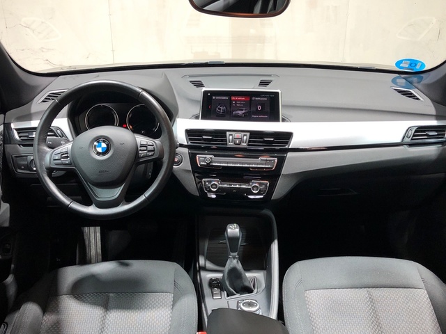 BMW X1 xDrive25e color Negro. Año 2021. 162KW(220CV). Híbrido Electro/Gasolina. En concesionario Movilnorte El Plantio de Madrid