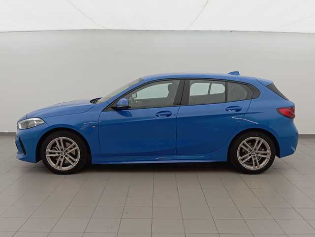 BMW Serie 1 116d color Azul. Año 2024. 85KW(116CV). Diésel. En concesionario Augusta Aragon S.A. de Zaragoza