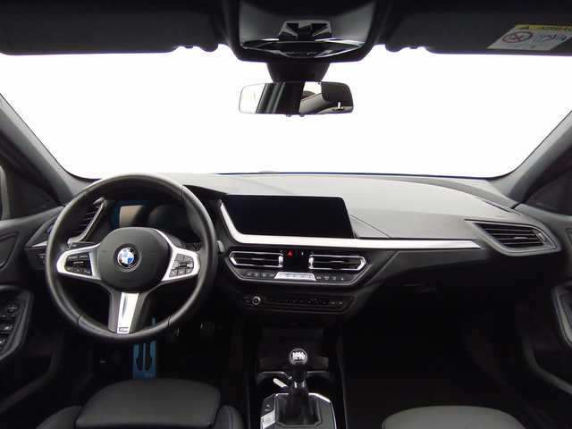 BMW Serie 1 116d color Azul. Año 2024. 85KW(116CV). Diésel. En concesionario Augusta Aragon S.A. de Zaragoza