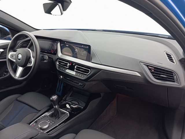 BMW Serie 1 116d color Azul. Año 2024. 85KW(116CV). Diésel. En concesionario Augusta Aragon S.A. de Zaragoza