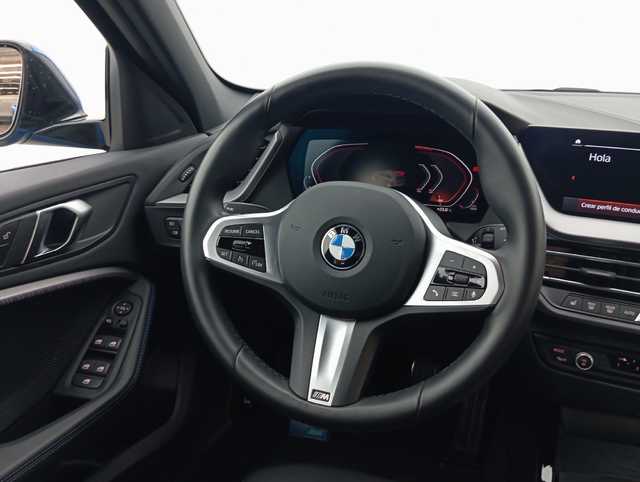 BMW Serie 1 116d color Azul. Año 2024. 85KW(116CV). Diésel. En concesionario Augusta Aragon S.A. de Zaragoza