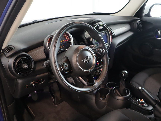 fotoG 15 del MINI MINI 5 Puertas Cooper 100 kW (136 CV) 136cv Gasolina del 2021 en Barcelona