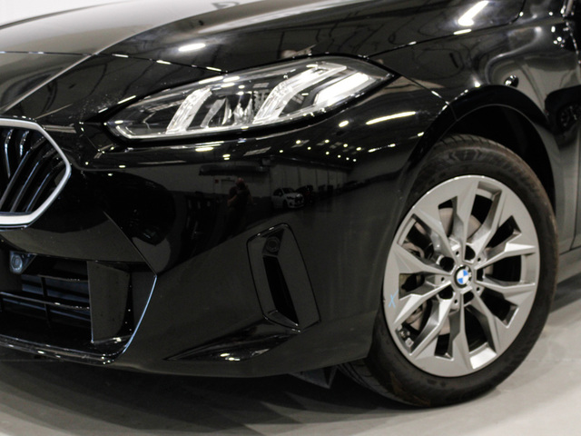 BMW Serie 1 118d color Negro. Año 2024. 110KW(150CV). Diésel. En concesionario Barcelona Premium -- GRAN VIA de Barcelona