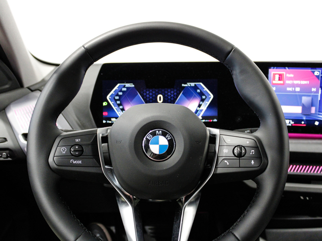BMW Serie 1 118d color Negro. Año 2024. 110KW(150CV). Diésel. En concesionario Barcelona Premium -- GRAN VIA de Barcelona