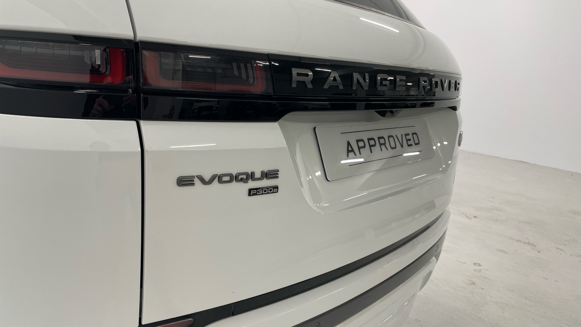 Land Rover Range Rover Evoque P300e PHEV - 23