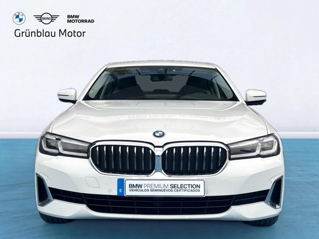 BMW Serie 5 520d color Blanco. Año 2020. 140KW(190CV). Diésel. En concesionario Grünblau Motor (Bmw y Mini) de Cantabria