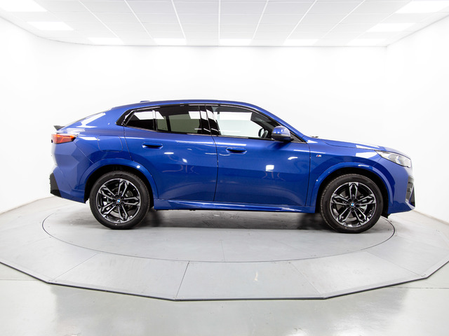 BMW X2 sDrive20i color Azul. Año 2024. 125KW(170CV). Gasolina. En concesionario Móvil Begar Alicante de Alicante