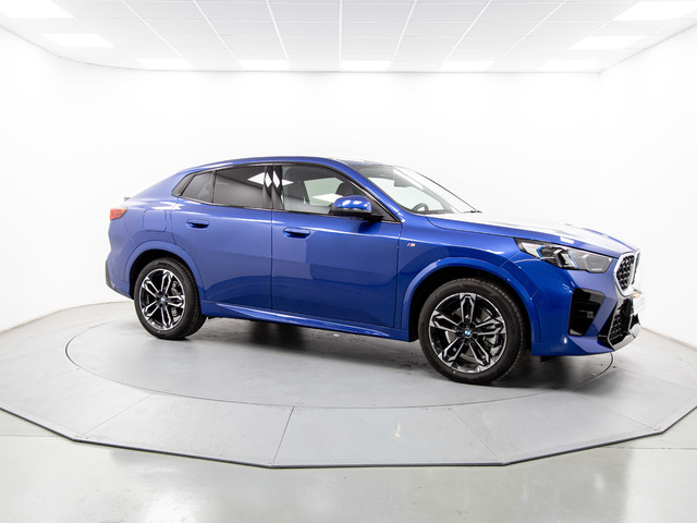 BMW X2 sDrive20i color Azul. Año 2024. 125KW(170CV). Gasolina. En concesionario Móvil Begar Alicante de Alicante