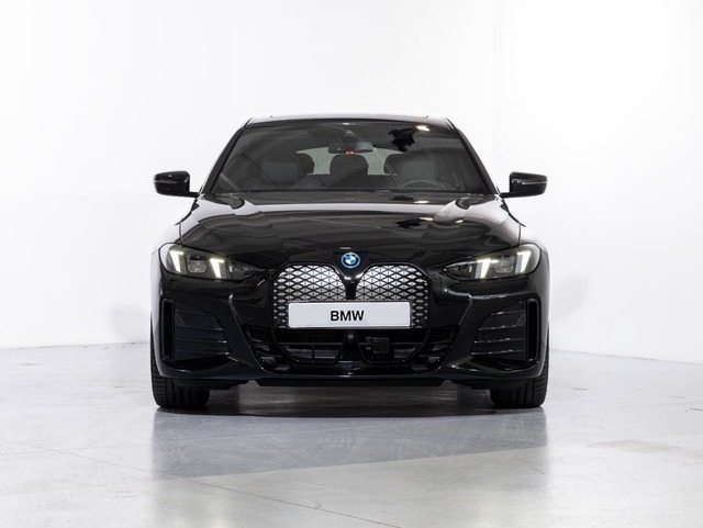 BMW i4 eDrive40 color Negro. Año 2024. 250KW(340CV). Eléctrico. En concesionario Oliva Motor Girona de Girona