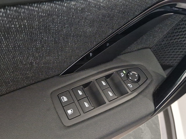 BMW X1 xDrive25e color Blanco. Año 2024. 180KW(245CV). Híbrido Electro/Gasolina. En concesionario Movitransa Cars Huelva de Huelva