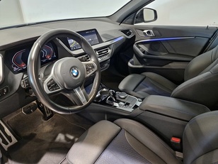 BMW Serie 1 118d color Negro. Año 2024. 110KW(150CV). Diésel. En concesionario Movitransa Cars Jerez de Cádiz