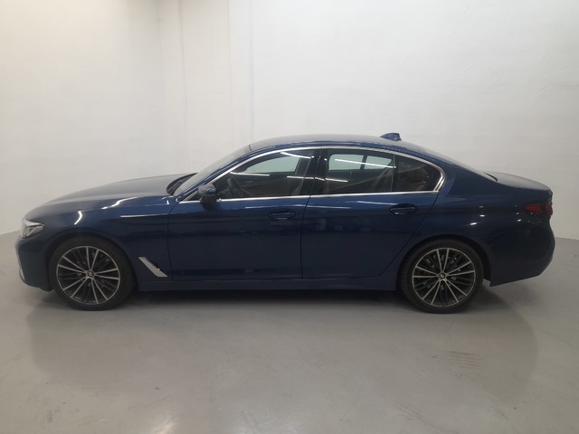 BMW Serie 5 520d color Azul. Año 2021. 140KW(190CV). Diésel. En concesionario Cabrero Motorsport de Huesca