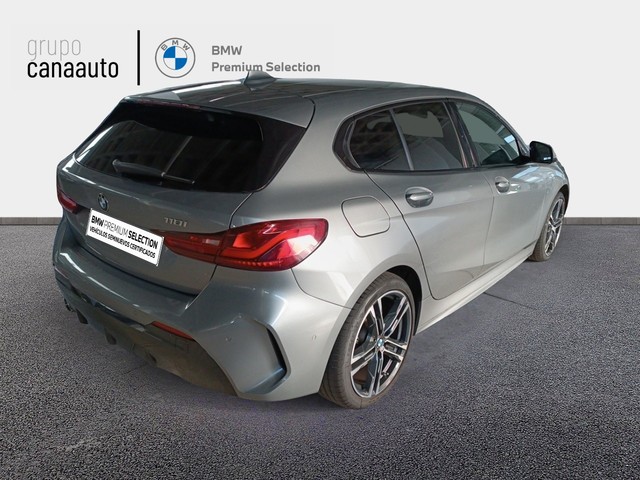 BMW Serie 1 118i color Gris. Año 2024. 103KW(140CV). Gasolina. En concesionario TACO de Sta. C. Tenerife